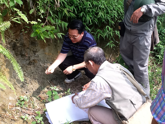 Tổng Giám đốc thăm thực địa thi công thăm dò Mỏ Apatit Phú Nhuận ngày 21/10/2012. 