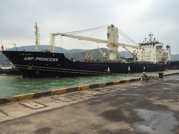 Tàu AMP PRINCESS chở 8.000 tấn SA kim cương Nhật Bản do Apromaco nhập khẩu cập cảng Quy Nhơn .